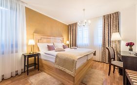 Plitvice Falls Cottage - Luxury Rooms & Dinner